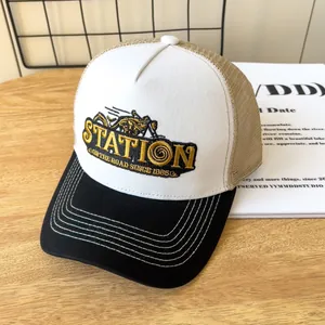 Dettaglio del cappellino vintage con pannelli in mesh e ricamo 3D di alta qualità