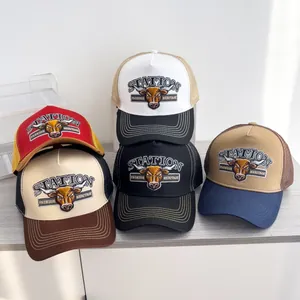 Cappelli trucker vintage con ricamo a forma di toro e retro in rete traspirante