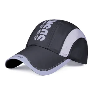 Vue détaillée du panneau latéral en mesh respirant sur la casquette de sport à séchage rapide