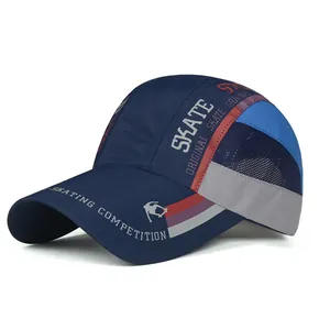 Détail de la casquette sport bleu marine à séchage rapide avec maille aérée