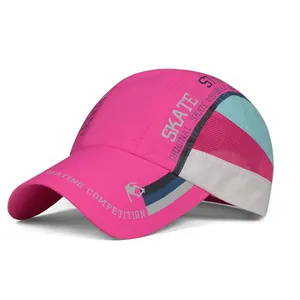 Détail de la casquette de baseball rose séchage rapide avec broderie skating