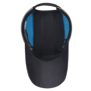 Détail intérieur de la casquette sport avec mesh respirant et doublure intérieure bleue
