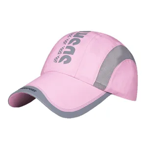 Casquette de sport rose à séchage rapide avec empiècements en maille respirante