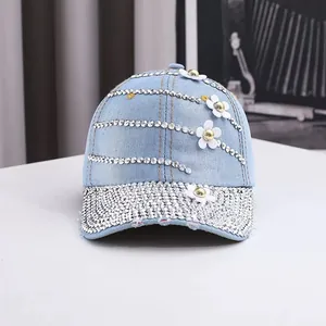 Casquette de baseball en jean avec strass brillants et fleurs blanches en relief