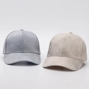 Texture détaillée de casquettes de baseball en suédine gris-bleu et beige clair