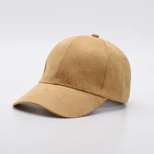 Casquette de baseball en daim marron clair avec design minimaliste à six panneaux et visière