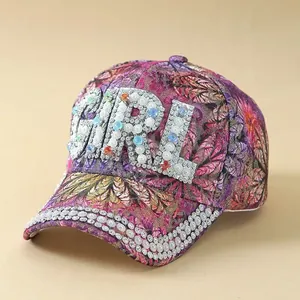 Spitzen-Baseballkappe mit Perlen-GIRL-Buchstaben, Strass und Ahornblatt-Druckmustern