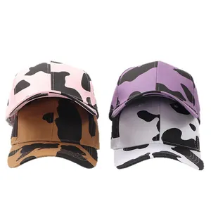 Gorras de béisbol con estampado de vaca en rosa, marrón, púrpura y tela blanca