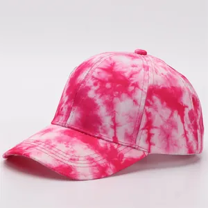 Λεπτομέρεια ροζ καπέλο μπέιζμπολ tie-dye με ψηφιακή εκτύπωση και κυρτό γείσο