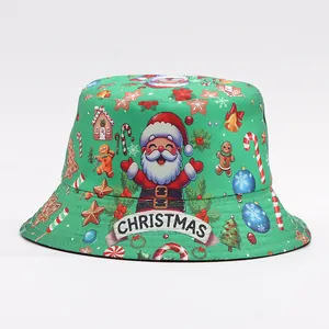 Cappello da pescatore natalizio verde con stampa digitale di renne e pan di zenzero