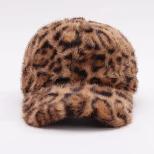 Winter pluche honkbalpet met luipaardprint en dik imitatiebont voor extra warmte