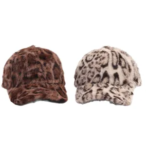 Winter baseballpetten van pluche met luipaardprint in bruin en wit van imitatiebont