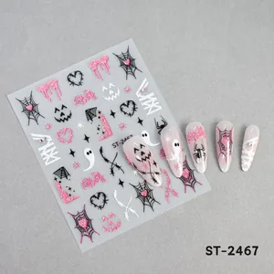 Detail von Halloween-Nagelstickern mit rosa Glitzerfledermäusen, Kürbissen und Geistern