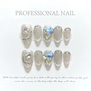 Unghie Finte a Mandorla Effetto Occhio di Gatto Con Strass a Cuore Stella Fatte a Mano Argento Nude Rosa Decorative Donna