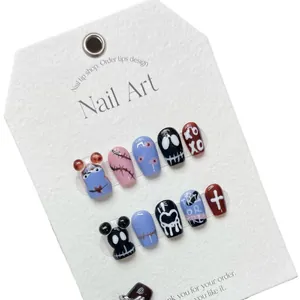 Faux ongles faits main avec décorations 3D et motifs gothiques d'Halloween artistiques