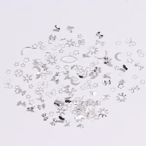 Abalorios metálicos plateados para nail art con estrellas lunas y mariposas variadas