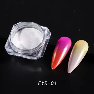 Japanisches Aurora Perlen-Nagelpuder mit irisierendem Effekt auf verschiedenen Basen
