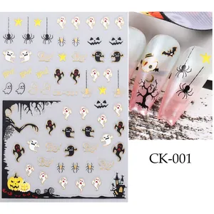 Détail de stickers nail art d'Halloween avec fantômes, citrouilles et motifs dorés