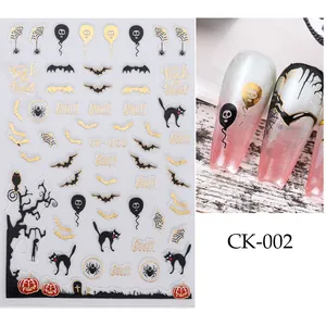 Détails d'autocollants pour ongles Halloween avec araignées dorées et chats noirs