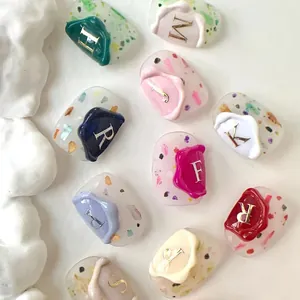 Détails de bijoux d'ongles sceau de cire 3D avec lettres dorées aux tons macaron