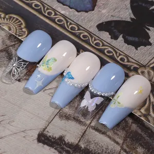 Macro de stickers papillons 3D pour ongles avec dégradé bleu clair et blanc perlé