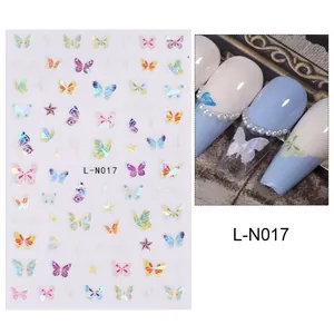 Détail des stickers d'ongles papillon holographiques L-N017 et rendu sur les ongles