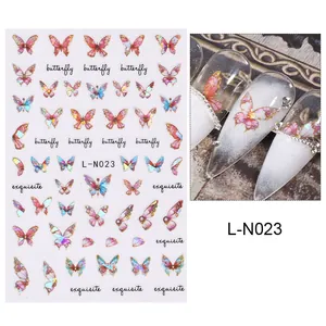 Détail macro des stickers ongles papillon aurore laser L-N023 avec finition irisée