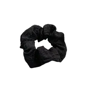 Elastico per capelli nero a sbuffo per donna con elegante trama seersucker