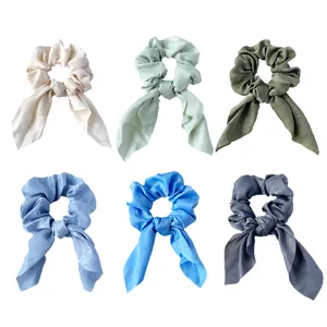 Lot de six chouchous en satin avec longues oreilles de lapin en couleurs variées