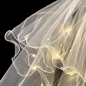 Voile de mariée double couche avec perles blanches et guirlande LED chaude