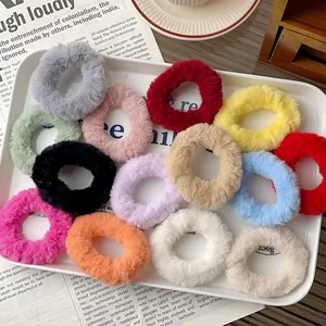 Bunte Plüsch-Haargummis-Set aus elastischem Kunstpelz für herbstliche Winter-Haarstylings