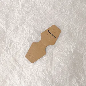 Tarjeta de exhibición de papel kraft para pendientes con agujeros y texto decorativo