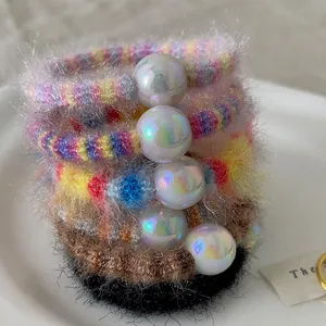 Chouchous en peluche arc-en-ciel avec perles nacrées pour queues de cheval hautes