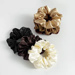 Lot de cinq chouchous en satin soyeux aux tons terreux pour coiffure queue de cheval