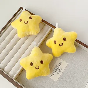 Llavero de Estrella de Peluche Amarillo Lindo Con Sonido de Chirrido Colgante de Bolsa de Estrella para Mujeres Niñas Mochila