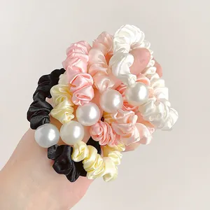 Chouchou en Satin Élégant Avec Décoration en Grande Perle d'Imitation Élastique à Cheveux pour Femme Couleur Unie Plissé Support de Chignon