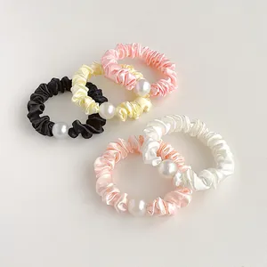Lot de 5 chouchous en satin avec perles blanches aux couleurs pastel élégantes