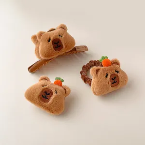 Ensemble d'accessoires à cheveux Capybara en peluche avec pince, chouchou et barrette