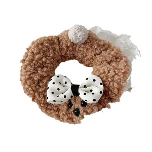 Coletero de felpa perro teddy marrón con lazo de lunares blancos para mujer y niña