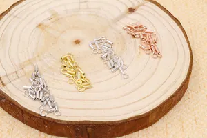 Detalle macro de terminales de cordón en plata S925 con acabados en oro y oro rosa