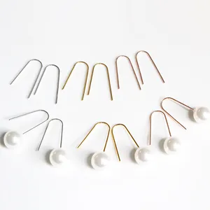 Detail von U-förmigen S925 Silber-Ohrhaken in Silber, Gold und Roségold mit Perlen