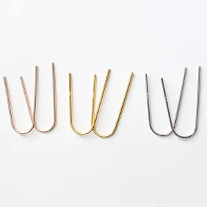 Nahaufnahme von S925 Sterling Silber U-Ohrringen in Gold, Roségold und Silber Ausführungen