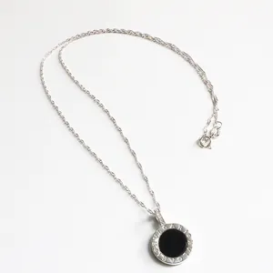 Collier chaîne à vagues en argent sterling S925 avec un pendentif rond noir élégant
