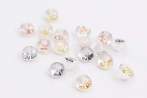 Detalle macro de cierres para pendientes en plata S925 y silicona en varios acabados