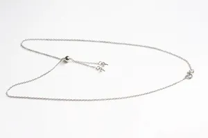 Vue détaillée de la chaîne réglable en argent sterling S925 avec perle coulissante
