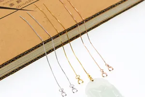 Détails de chaînes de boucles d'oreilles en argent, or et or rose avec attaches bails