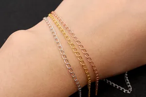 Trois couleurs de chaînes d'extension en argent S925 portées au poignet pour bijoux DIY