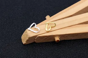 Macro di ciondoli a cuore in argento S925 con finitura opaca e punzonatura del metallo