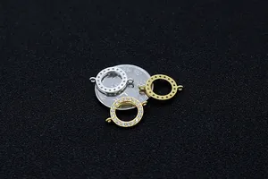 Vue détaillée des connecteurs ronds en zircone micro-pavé pour la création de bijoux