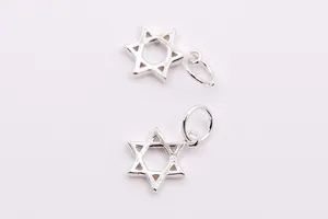 Makroaufnahme von S925 Sterlingsilber Hexagramm Anhänger mit eingeprägtem Stempel